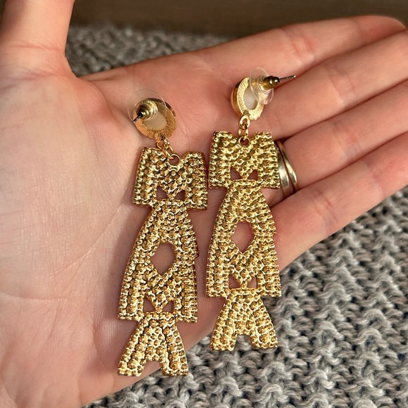 3/$10 Beaded 'MAMA' Earrings - Picture 3 of 5